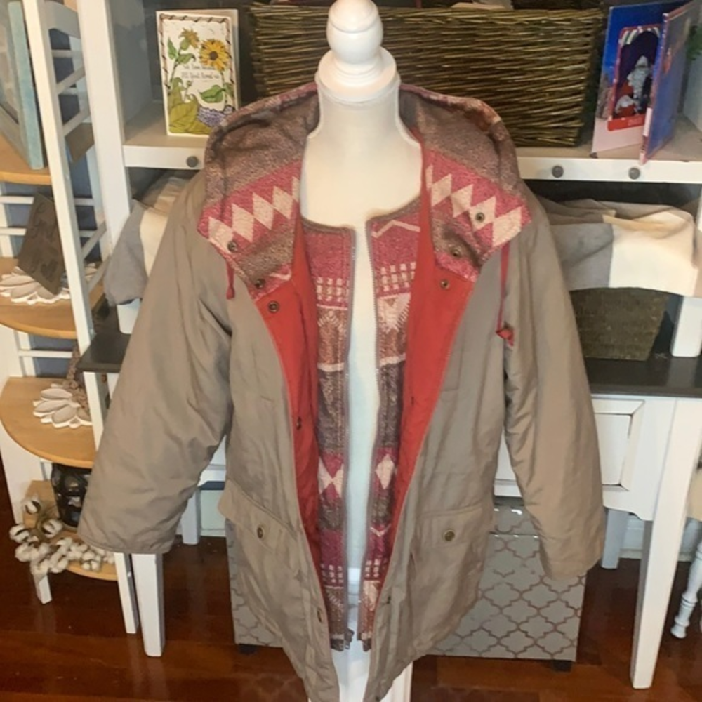 Current Scene Tan/Red Vintage‎ Winter Jacket W/Aztec Print, Size Medium